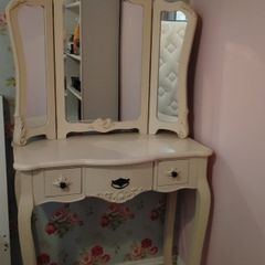 Dressing table with triple mirror and matching chair