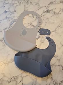 Silicone feeding bibs