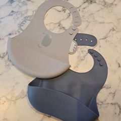 Silicone feeding bibs