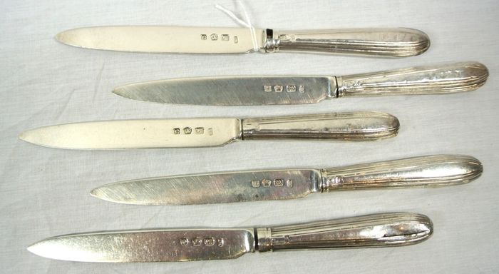Robert Trickett, C.1775. Sterling Silver George III. 5 knives, 1775, 20cm, 240g