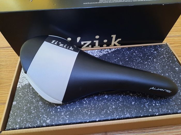 Fizik Aliante R5 K:ium Black and White Edition