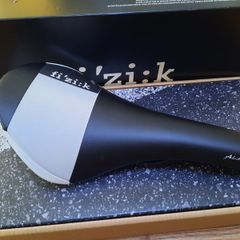 Fizik Aliante R5 K:ium Black and White Edition