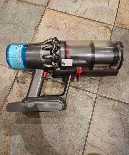Dyson V11 sv15 main unit and charger