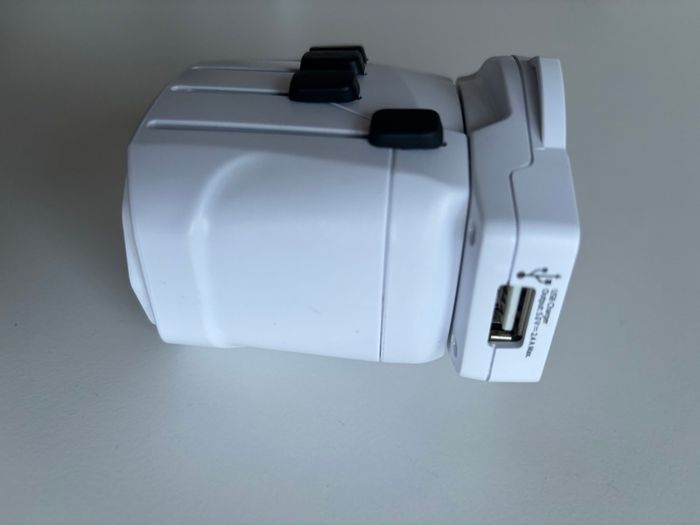 Skross travel adaptor