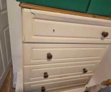 chest of drawers