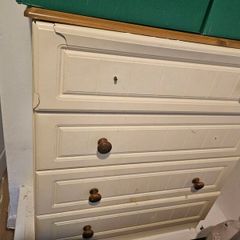 chest of drawers
