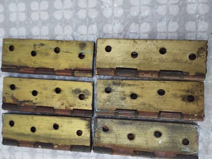 Door hinges
