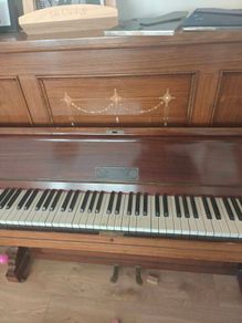 Free Vintage Upright Piano