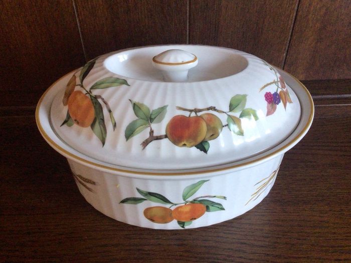 Royal Worcester Evesham pattern Large oven to Tableware lidded serving dish