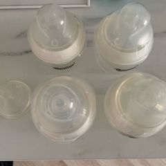 Feeding bottles and manual pump