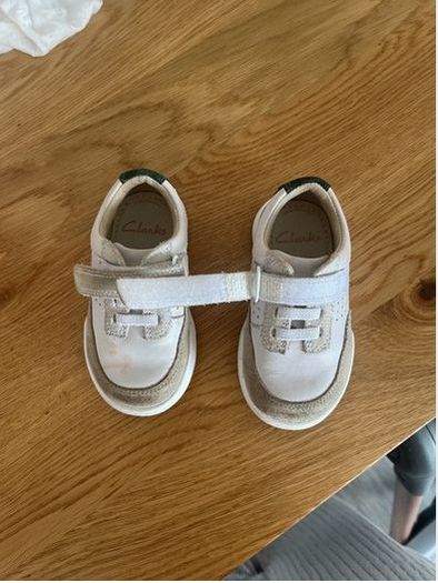 Clarks fawn hero toddler shoes size 4G