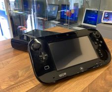 Nintendo Wii U Console 32GB WUP-101 + Gamepad WUP-010 Black