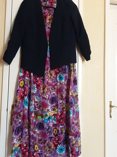 Jacket/Short Waist/Hipster Fitted Jacket Colour: Navy  ..  Size: 10 UK ..  Reduced