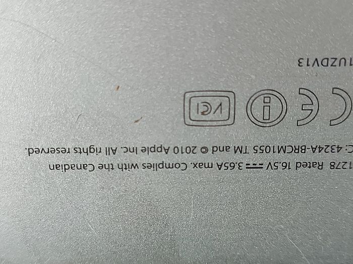 Apple MacBook Pro, 13 inch, Mid 2010, 4GB Ram, 500GB HDD, Ready for reinstalling High Sierra, excellent Battery and very good cosmetic condition