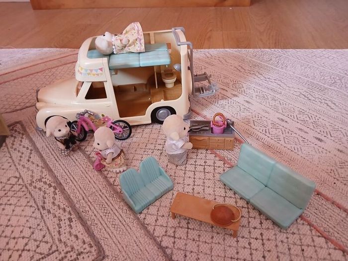 Sylvanian Family Campervan