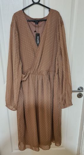 Nwt Boohoo Blush Dress In Size 22