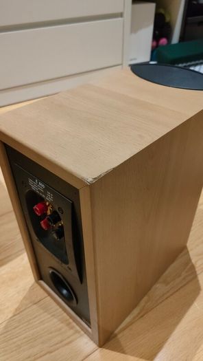 Jamo E800 speakers - Used, in good condition.