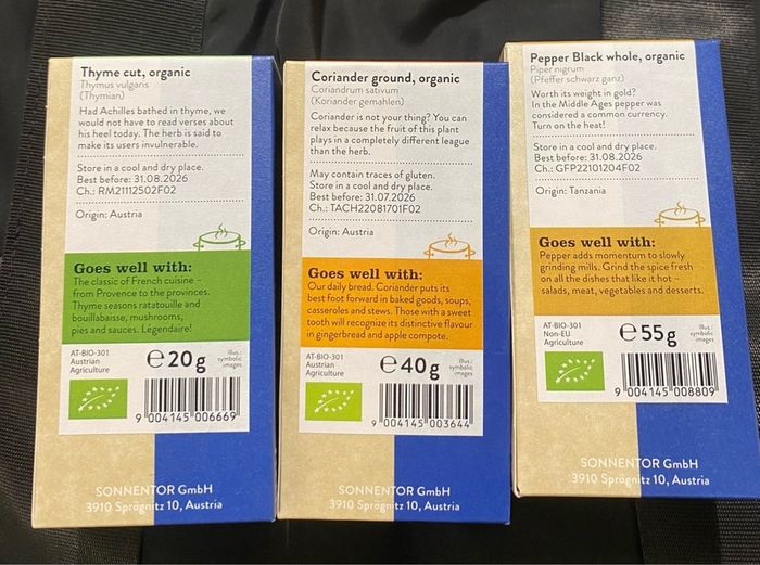 Organic black pepper thyme coriander spices superfood