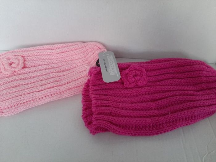 New girls hats tags attached and free coat