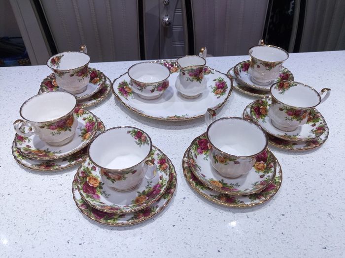 21 (39)piece Tea Set Royal Albert Old Country Roses Bone China