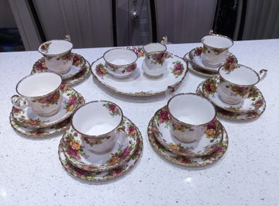 21 (39)piece Tea Set Royal Albert Old Country Roses Bone China