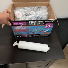 unused 5 vacuum bags with pump
