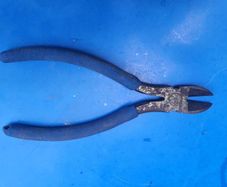 Wire snippers