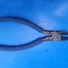 Wire snippers