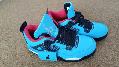 Sneakers/ Trainers