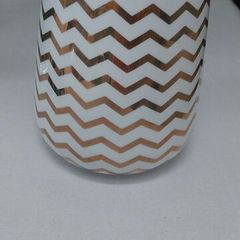 2 stunning vases