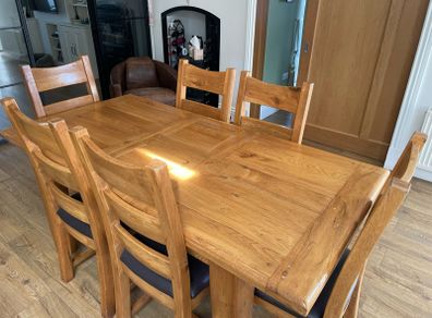 Extendable Oak Dining table and Chairs