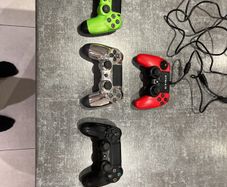 PS4 controller custom but original 50euros (cash only!)