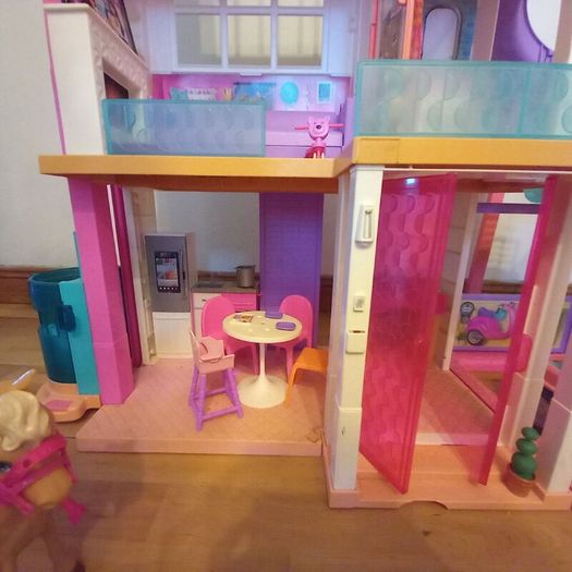Barbie Dream House & Accessories