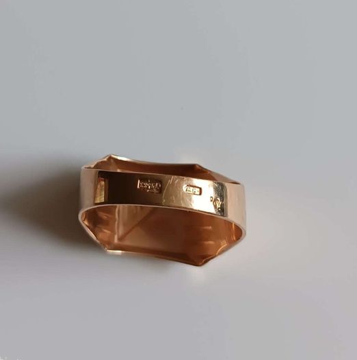 man gold ring