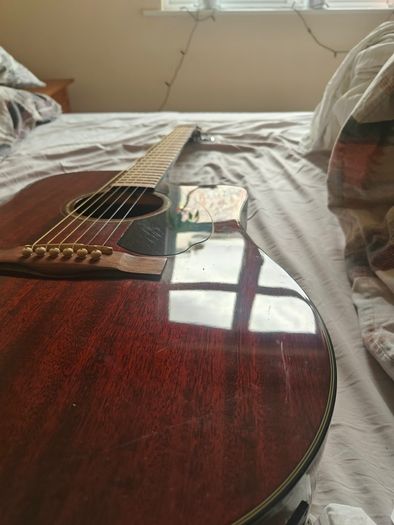 Mahagony Acoustic Steel Guitar including Capo, Case and picks