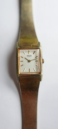 Vintage 1980s Seiko Tank Japan Quartz Ladies Watch (works well)