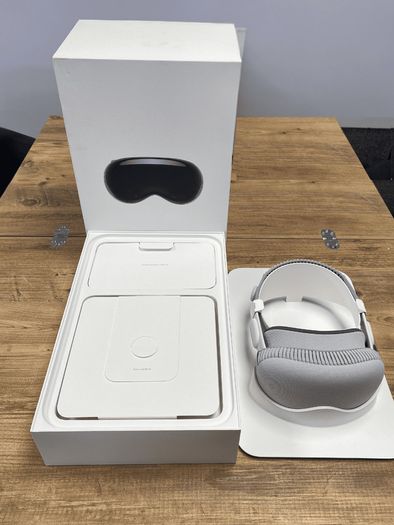 Apple Vision Pro, Excellent Condition
