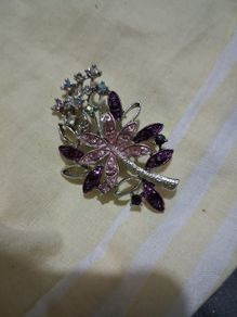 broches