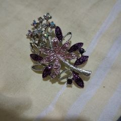 broches