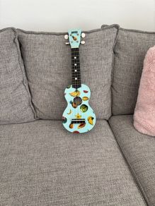 ukulele like new