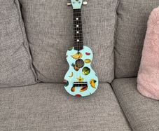 ukulele like new