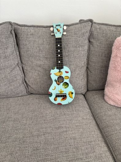ukulele like new