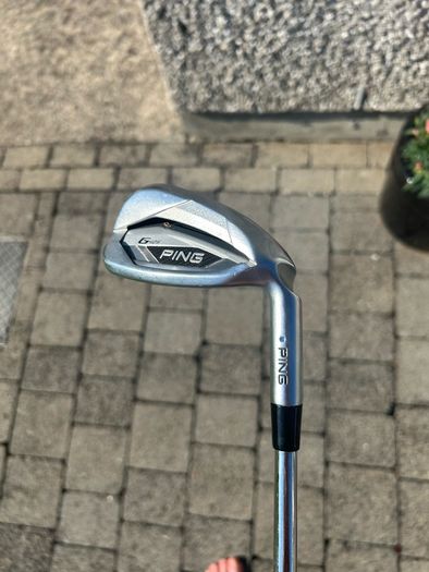 Ping G425 irons Right handed