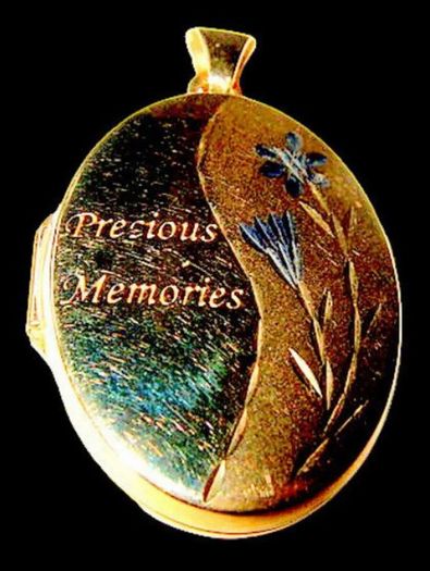 Vintage 9ct Gold Treble Section Locket