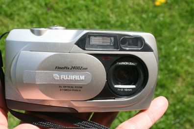 Fujifilm FinePix 2400 Zoom 2.1MP Compact Digital Camera Silver Tested