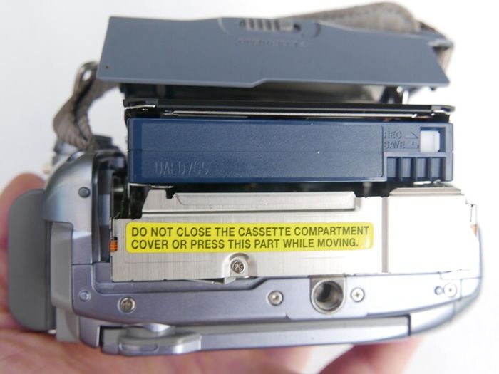 Canon MV900 MiniDV Camcorder with charger, works well.