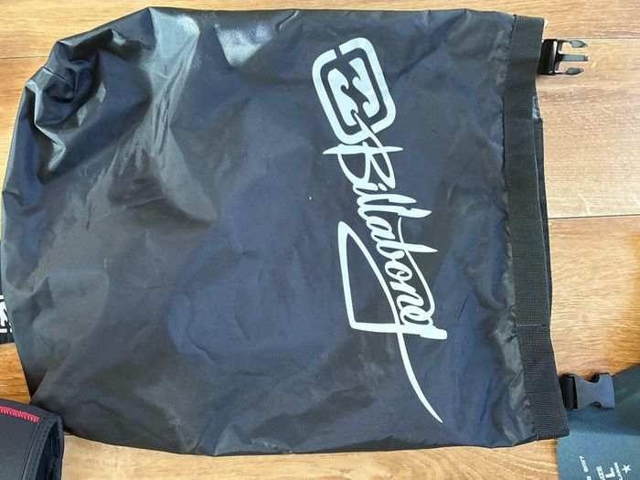 Billabong Wetsuit Bundle Size M. New Wetsuit with Tag + Gloves, Bags, Hood & Neoprene Socks