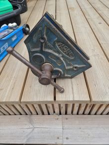 Paramo Bench Vice