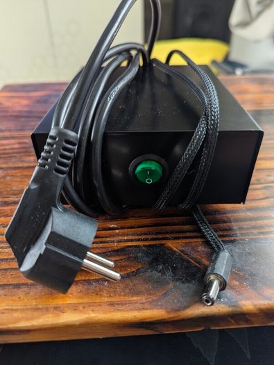 hifi grade Ulta Linear power supply 6V 3A. was used with Arcam rDAC