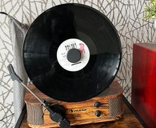 Auna Retro Record Player with BuiltIn Speakers